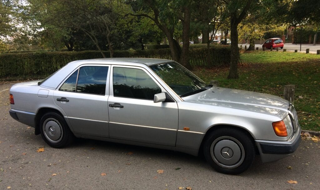 1993 W124 E220 – Classified of the Week – Not £2 Grand